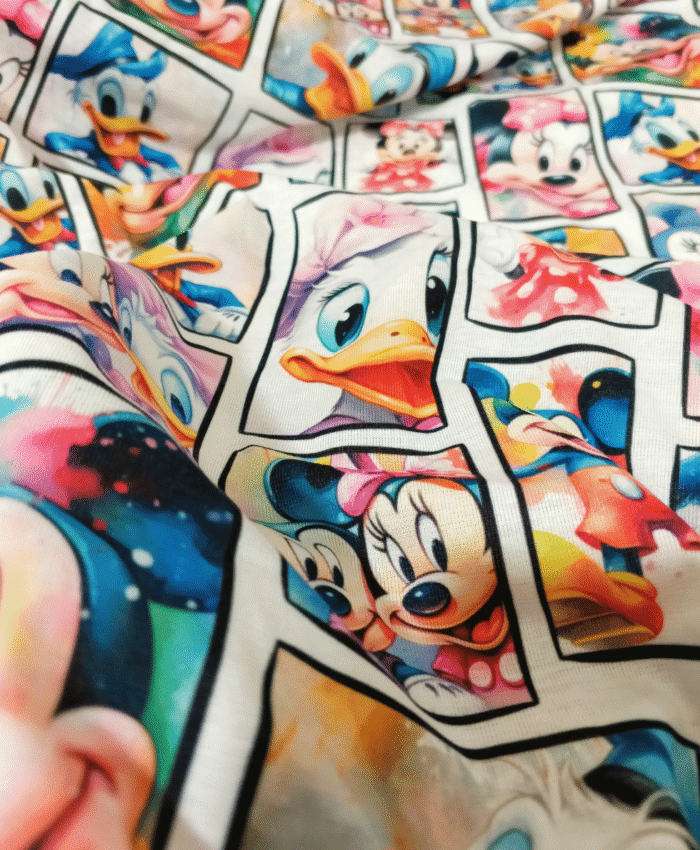 Kare Çerçeveli Mickey ve Arkadaşları Karakterli Dijital Baskılı Süprem Kumaş - Görsel 2